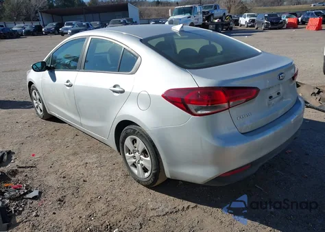 2018 Kia Forte Lx z USA, uszkodzony, nr VIN 3KPFL4A7XJE218220